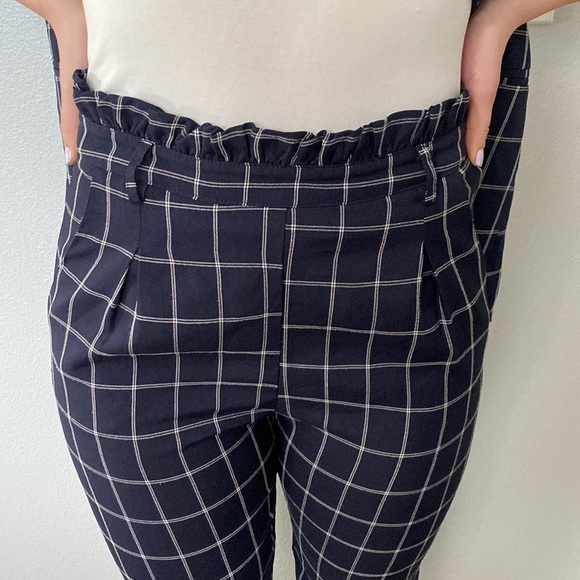 Fashion Nova Navy and white plaid suit set - Picture 5 of 6